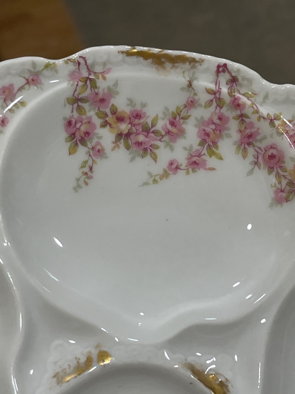 Limoges White Porcelain Floral Oyster Plate with Pink Rose Sprays and Gold Trim - Picture 2 of 12